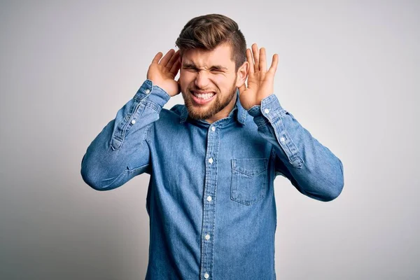 Joven Hombre Rubio Guapo Con Barba Ojos Azules Con Camisa — Foto de Stock