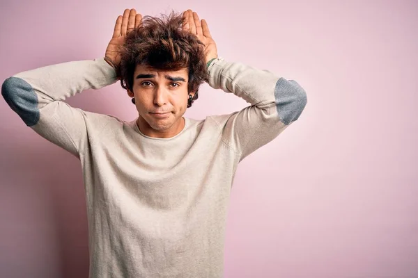 Young Handsome Man Wearing Casual Shirt Standing Isolated Pink Background — Stock Photo, Image