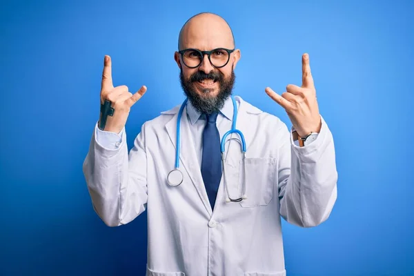 Knappe Kale Dokter Man Met Baard Draagt Bril Stethoscoop Blauwe — Stockfoto