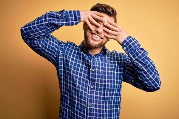 Young Blond Businessman Beard Blue Eyes Wearing Shirt Yellow Background — Stock Photo, Image