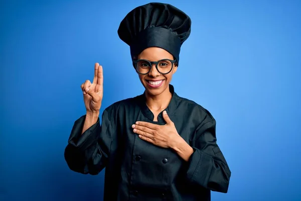 Ung Afrikansk Amerikansk Kock Kvinna Bär Spis Uniform Och Hatt — Stockfoto