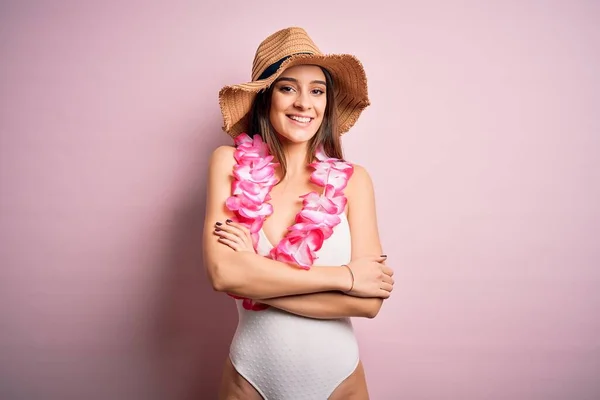 Young Beautiful Brunette Woman Vacation Wearing Swimsuit Hawaiian Flowers Lei — Stock Photo, Image