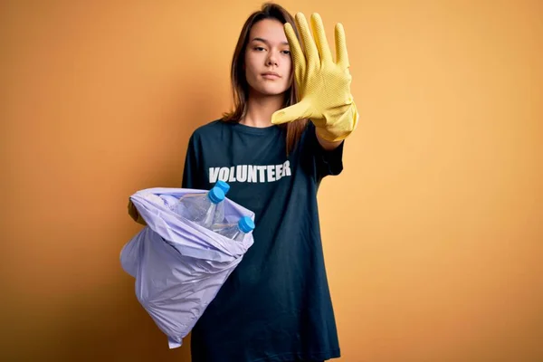 Beautiful Volunteer Girl Caring Environment Doing Volunteering Holding Bag Rubish — Stock Photo, Image