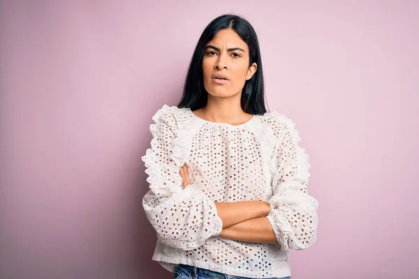 Jonge Mooie Latijns Amerikaanse Mode Vrouw Dragen Elegante Shirt Roze — Stockfoto