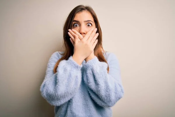 Bella Giovane Donna Che Indossa Maglione Invernale Casual Piedi Sfondo — Foto Stock