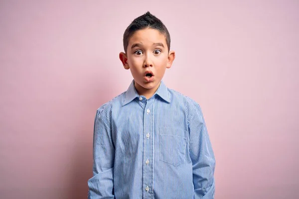 Jong Jongetje Dragen Elegante Shirt Staan Roze Geïsoleerde Achtergrond Bang — Stockfoto