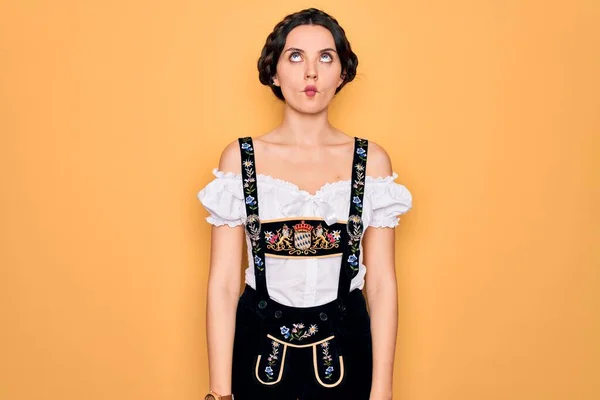 Jonge Mooie Duitse Vrouw Met Blauwe Ogen Traditionele Octoberfest Jurk — Stockfoto