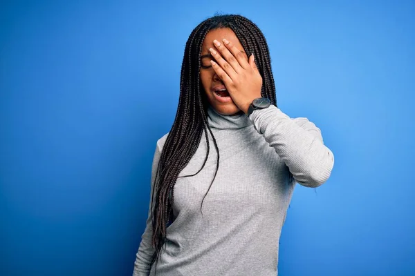 Young African American Woman Standing Wearing Casual Turtleneck Blue Isolated — Stock Photo, Image