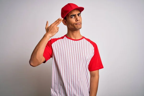 Joven Atleta Afroamericano Guapo Con Camiseta Gorra Béisbol Rayas Disparando — Foto de Stock