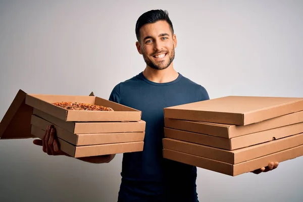 Νεαρός Όμορφος Άνδρας Κρατά Κουτιά Παράδοσης Ιταλική Πίτσα Πάνω Από — Φωτογραφία Αρχείου
