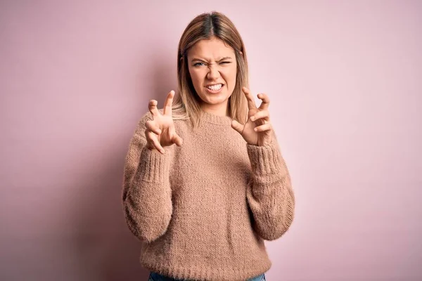 Wanita Pirang Cantik Muda Mengenakan Sweater Wol Musim Dingin Atas — Stok Foto