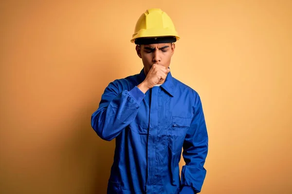 Jeune Homme Beau Travailleur Afro Américain Portant Uniforme Bleu Casque — Photo
