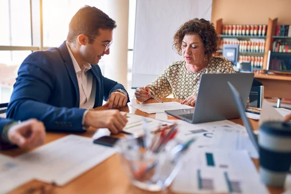 Affärsjurister Träffas Advokatbyrån Professionella Verkställande Partner Som Arbetar Med Finansfrågor — Stockfoto