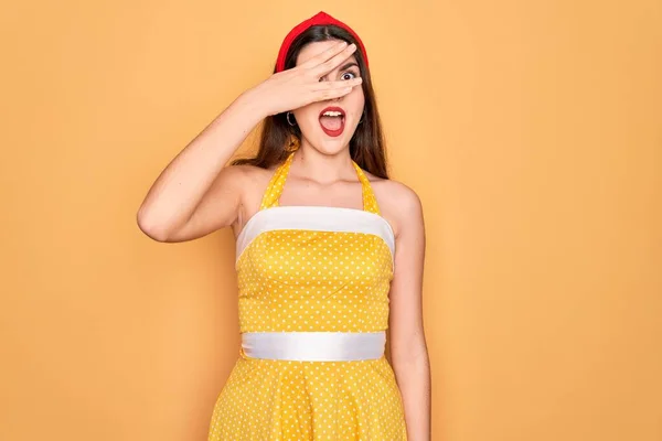 Joven Hermosa Pin Mujer Con Vestido Vintage Moda Los Años — Foto de Stock