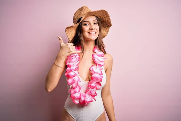 Young Beautiful Brunette Woman Vacation Wearing Swimsuit Hawaiian Flowers Lei — Stock Photo, Image