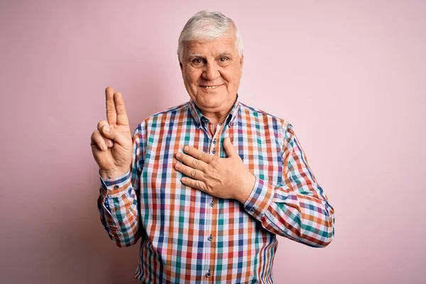 Senior Handsome Hoary Man Wearing Casual Colorful Shirt Isolated Pink — Stock Photo, Image