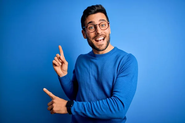 Young Handsome Man Beard Wearing Casual Sweater Glasses Blue Background — Stock Photo, Image