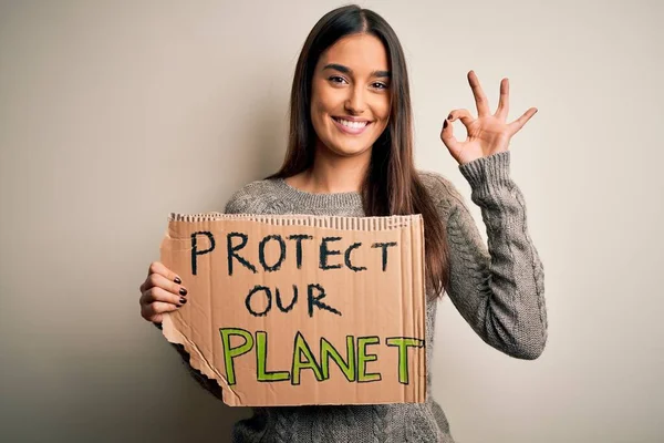 Jovem Bela Ativista Morena Protestando Para Proteger Nosso Planeta Segurando — Fotografia de Stock