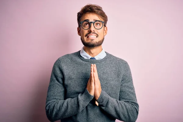Young Handsome Man Beard Wearing Glasses Sweater Standing Pink Background — Stock Photo, Image