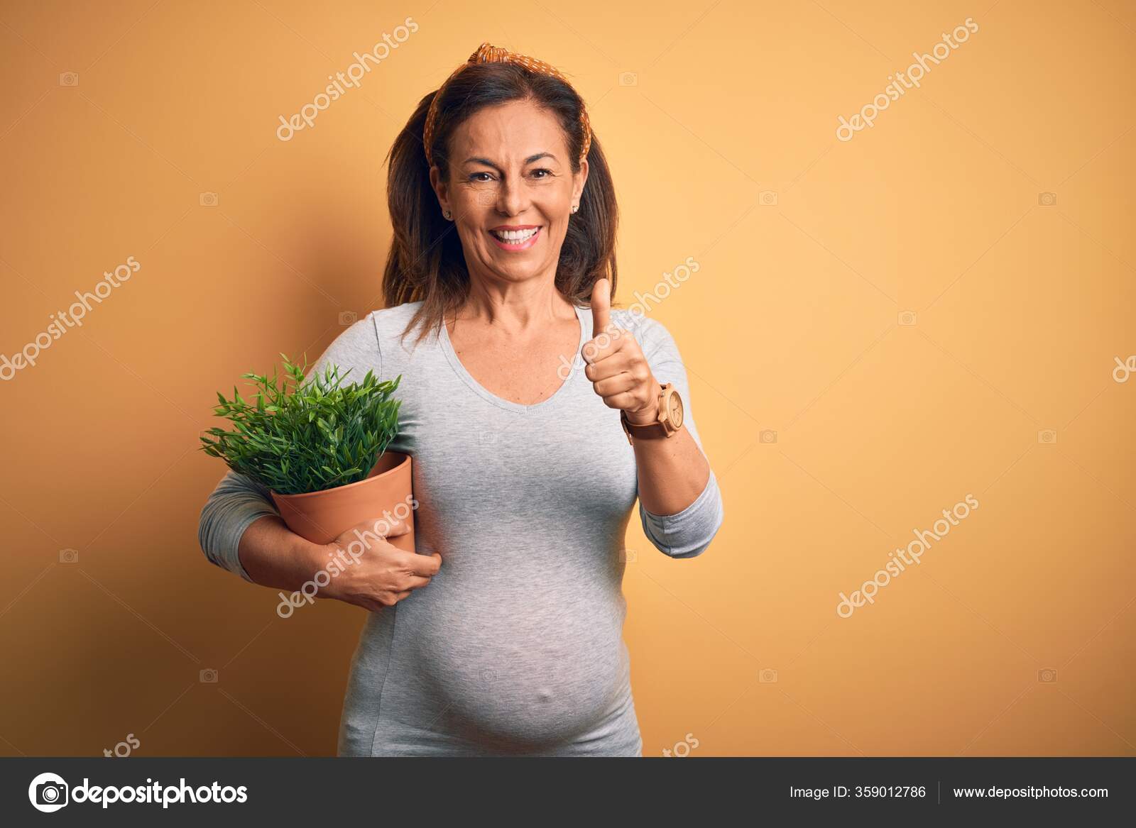 Middle Age Pregnant Woman Expecting Baby Holding Plant Pot Happy Stock  Photo by ©Krakenimages.com 359012786