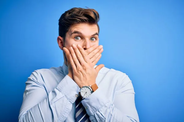 Joven Hombre Negocios Rubio Con Barba Ojos Azules Con Camisa —  Fotos de Stock