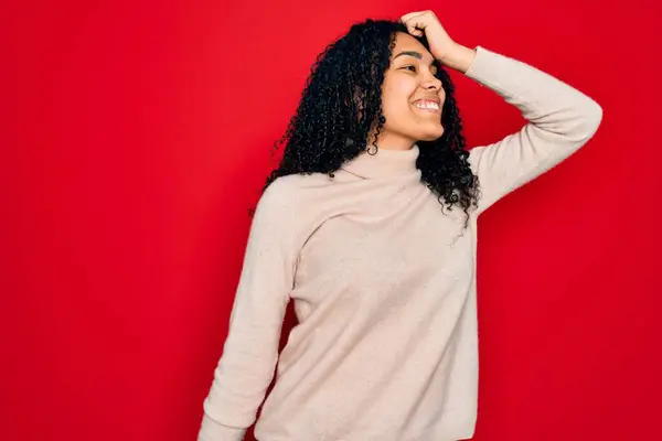 Jovem Afro Americana Encaracolado Mulher Vestindo Camisola Gola Alta Casual — Fotografia de Stock