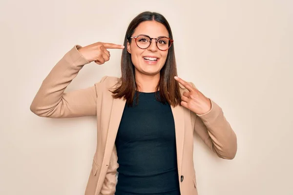 Young Beautiful Brunette Businesswoman Wearing Jacket Glasses White Background Smiling — Stock Photo, Image