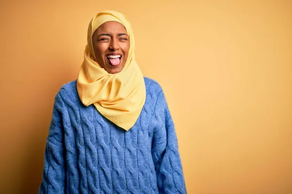 Young African American Afro Woman Wearing Muslim Hijab Isolated Yellow — Stock Photo, Image