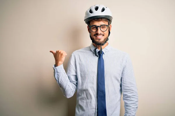 Jovem Empresário Vestindo Óculos Capacete Bicicleta Sobre Terreno Padaria Branco — Fotografia de Stock