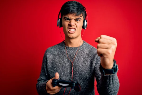 Jovem Jogador Bonito Homem Jogando Videogame Usando Joystick Fones Ouvido — Fotografia de Stock