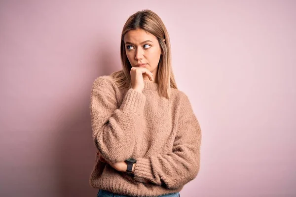 Young Beautiful Blonde Woman Wearing Winter Wool Sweater Pink Isolated — ストック写真