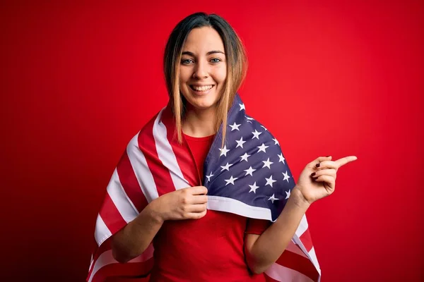Ung Vacker Blond Patriotisk Kvinna Med Blå Ögon Bär Usa — Stockfoto