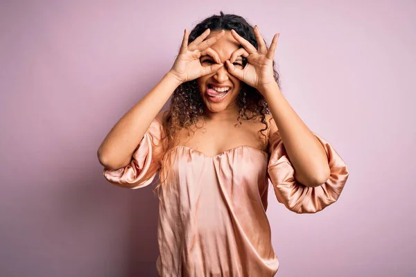 Young Beautiful Woman Curly Hair Wearing Casual Shirt Standing Pink — Stock Photo, Image