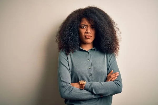 Jonge Mooie Afro Amerikaanse Vrouw Met Afrohaar Staande Geïsoleerde Achtergrond — Stockfoto