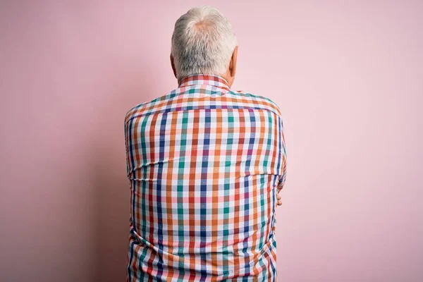 Senior Handsome Hoary Man Wearing Casual Colorful Shirt Isolated Pink — Stock Photo, Image