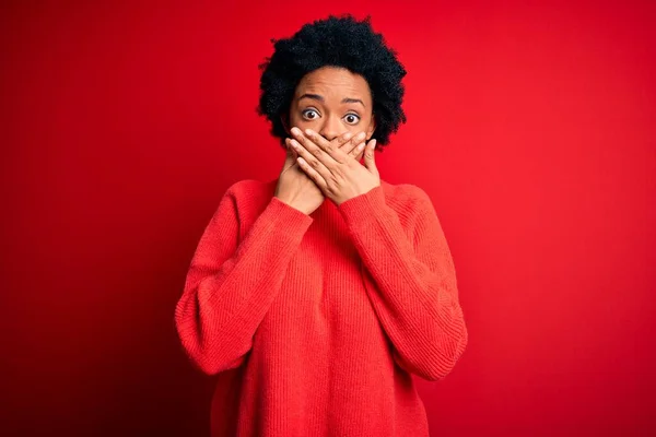 Giovane Bella Afro Donna Afro Americana Con Capelli Ricci Indossa — Foto Stock