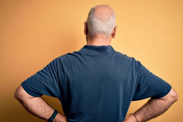 Hombre Guapo Hoary Mediana Edad Que Usa Polo Casual Gafas — Foto de Stock