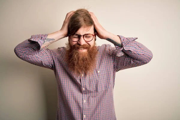 Guapo Irlandés Pelirrojo Hombre Negocios Con Barba Con Gafas Sobre —  Fotos de Stock