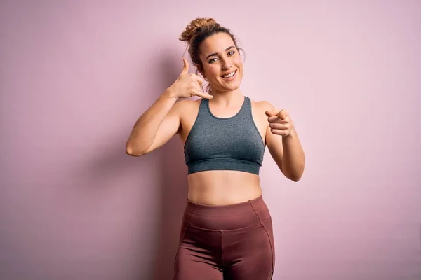 Jonge Mooie Blonde Sportvrouw Doet Sport Het Dragen Van Sportkleding — Stockfoto