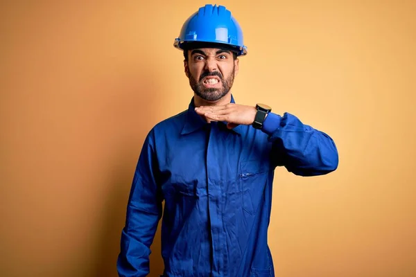 Hombre Mecánico Con Barba Vistiendo Uniforme Azul Casco Seguridad Sobre — Foto de Stock