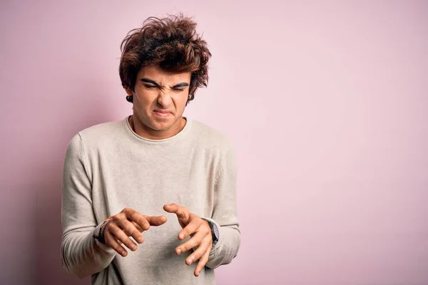 Young Handsome Man Wearing Casual Shirt Standing Isolated Pink Background — Stock Photo, Image