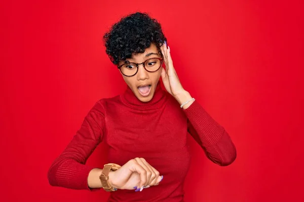 Jovem Bela Afro Americana Africana Mulher Vestindo Camisola Gola Alta — Fotografia de Stock