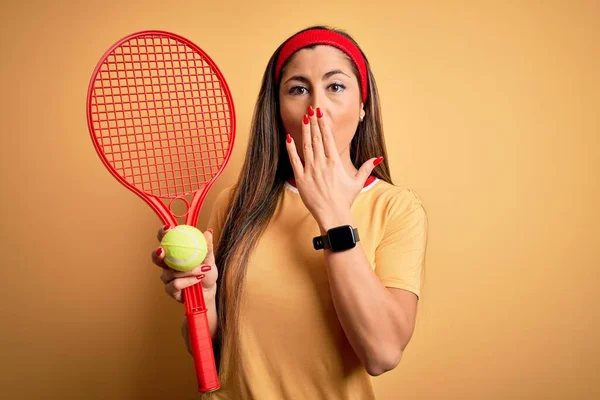 Mooie Brunette Sportvrouw Spelen Tennis Met Behulp Van Racket Bal — Stockfoto