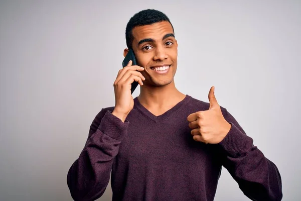 Ung Vacker Afrikansk Amerikansk Man Som Har Samtal Talar Smartphone — Stockfoto