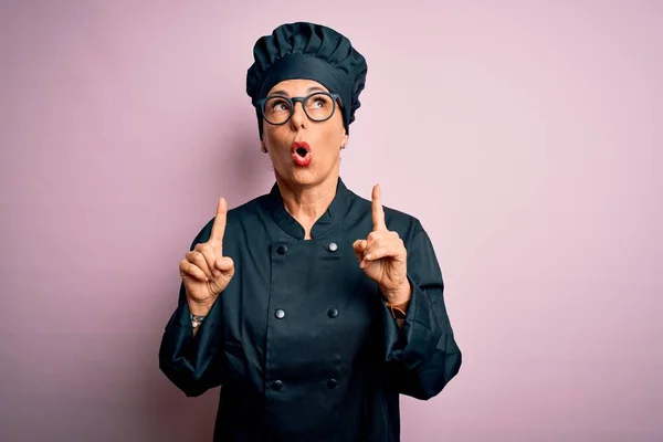 Middle Age Brunette Chef Woman Wearing Cooker Uniform Hat Isolated — Stock Photo, Image