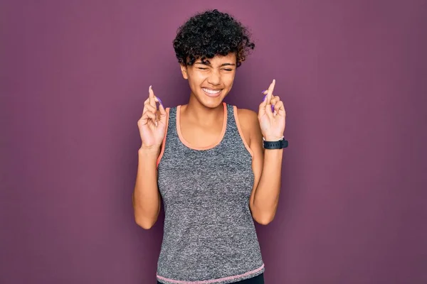 Jovem Bela Afro Americana Africana Esportista Fazendo Exercício Vestindo Sportswear — Fotografia de Stock