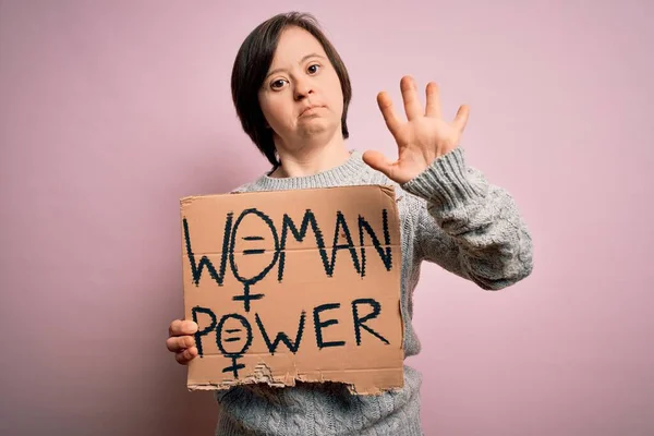 Jovem Para Baixo Mulher Síndrome Segurando Mulheres Poder Protesto Banner — Fotografia de Stock
