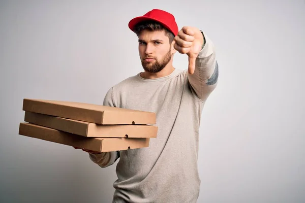 Fiatal Szőke Futár Szakállal Kék Szemekkel Kezében Karton Pizza Dühös — Stock Fotó