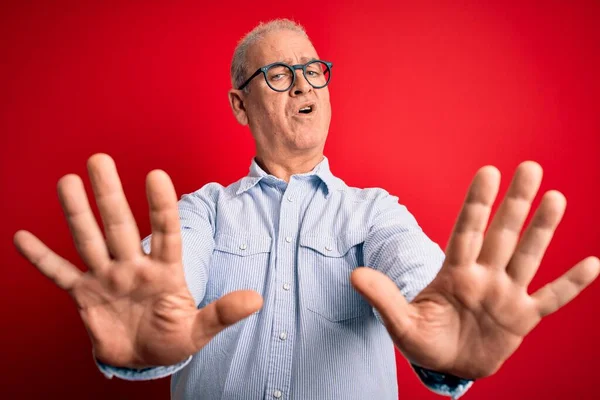 Hombre Guapo Hoary Mediana Edad Con Camisa Rayas Casuales Gafas — Foto de Stock