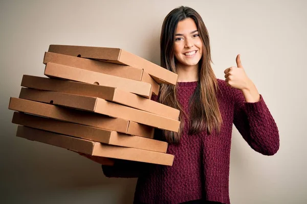 Jovem Menina Bonita Segurando Entrega Italiano Pizza Caixas Sobre Fundo — Fotografia de Stock